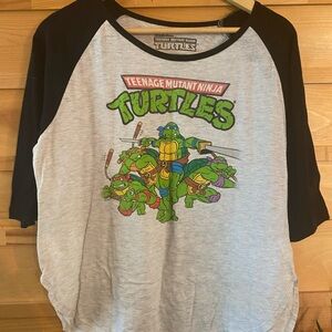 Women's Raglan Sweatshirt - Gray and Black